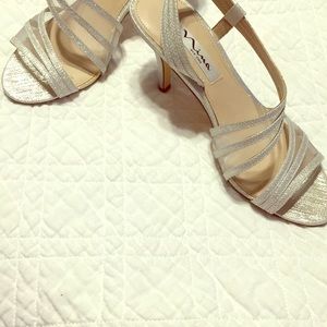 Nina New York cosmopolitan leather soled size7